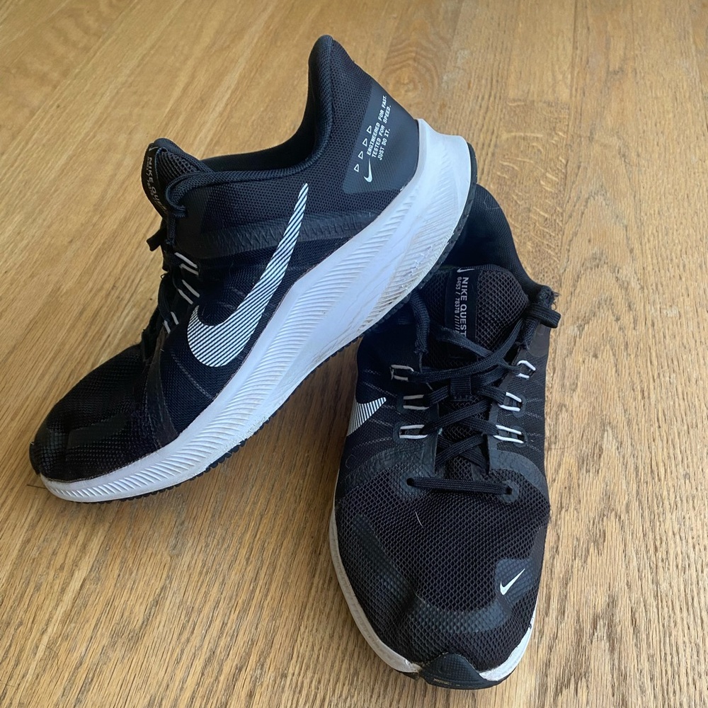 Nike Black and White Athletic Performance Shoes